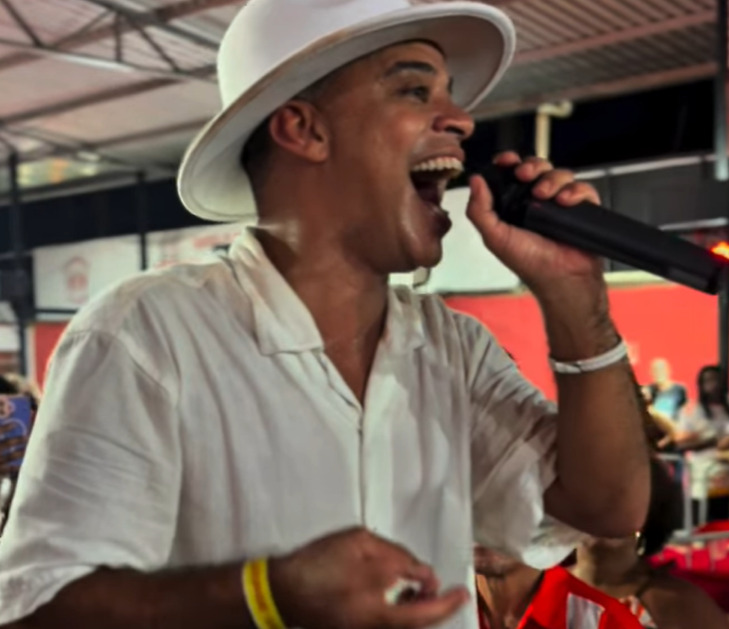 <p>Douglinhas Aguiar e Serginho do Porto — A Águia de Ouro anuncia um voo rumo à liberdade, tendo Amsterdã (Holanda) como inspiração de seu enredo “Mokum Amesterdã: o voo da Águia à cidade libertária”. Por um portal encantado, serão apresentados símbolos que retratam laços entre brasileiros e holandeses.</p>
