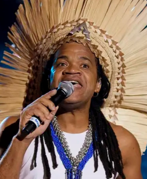 <p>Nos anos 1990, Brown criou a Banda Timbalada. O projeto nasceu como uma iniciativa musical e social, com o objetivo de formar percussionistas da comunidade e criar um novo som que misturasse ritmos afro-baianos, samba-reggae e influências contemporâneas. </p>
