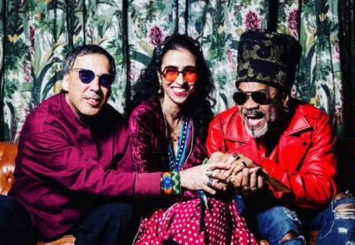 <p>Brown fez parcerias, ainda, com nomes como Caetano Veloso, Daniela Mercury e Marisa Monte, o que marcou sua carreira com encontros transformadores. Ao unir forças com diferentes estilos, enriqueceu sua obra. Tais parcerias demonstraram sua abertura para o diálogo musical.</p>
