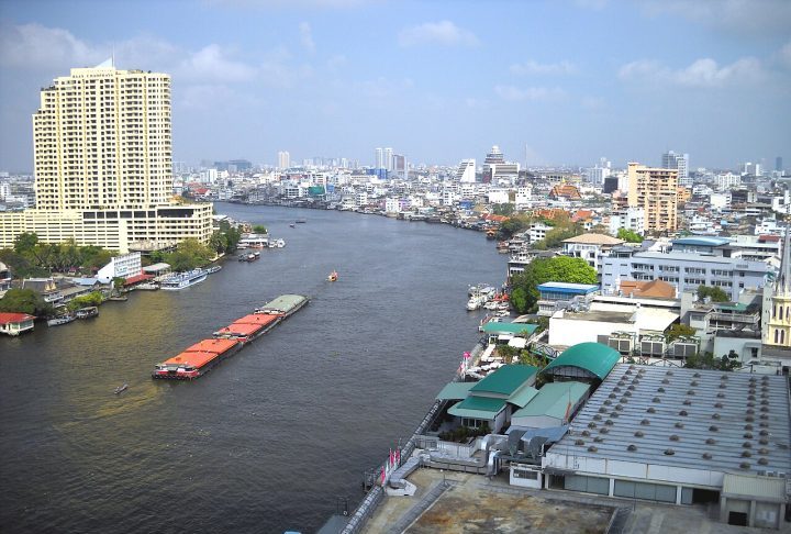<p>A proposta é ligar o centro histórico de Phra Nakhon à área residencial de Thonburi, integrando-se às calçadas que já existem.</p>
