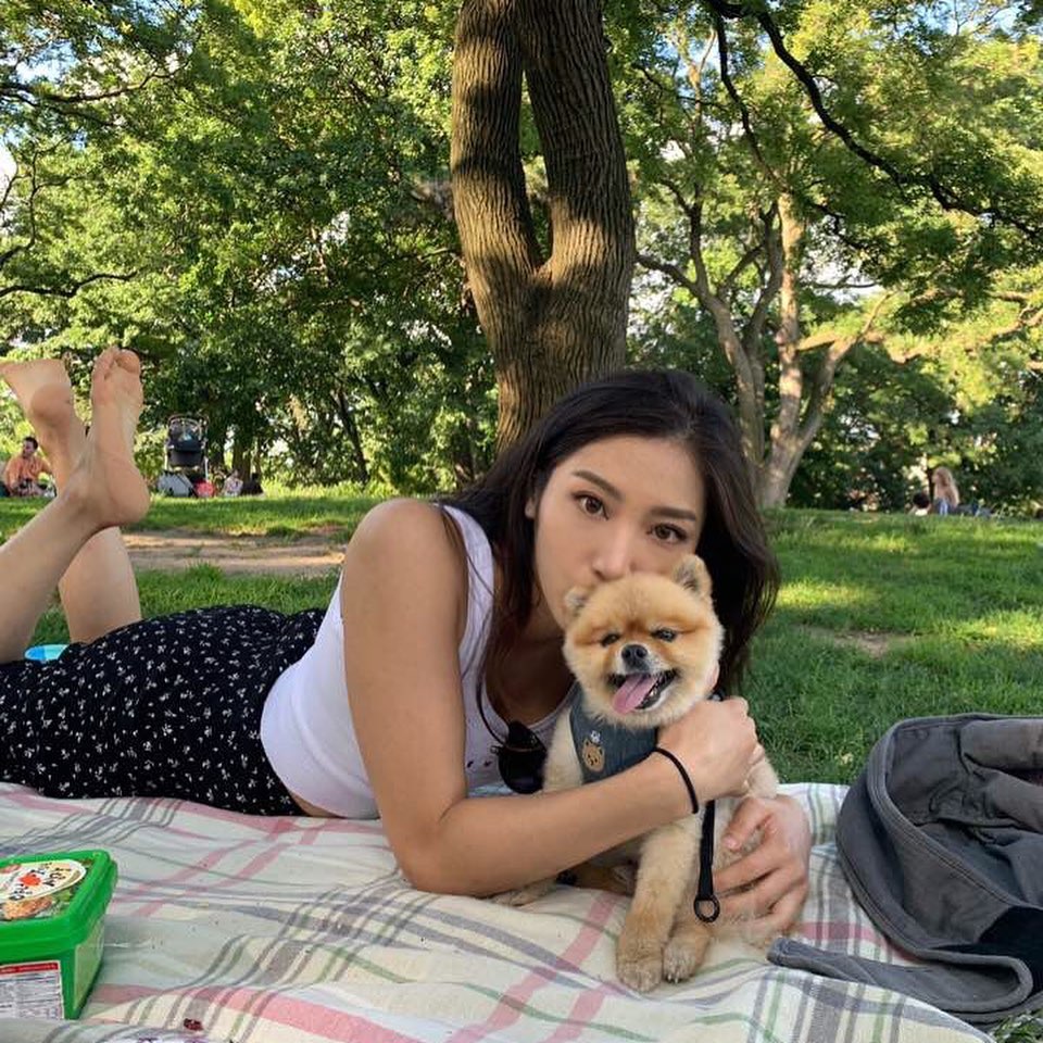 EJAE, nome artístico de Kim Eun-jae, nasceu em 6 de dezembro de 1991, em Seul, na Coreia do Sul. Ela iniciou sua formação musical ainda jovem ao ingressar no sistema de treinamento de idols da SM Entertainment, uma das maiores agências do K-Pop.
