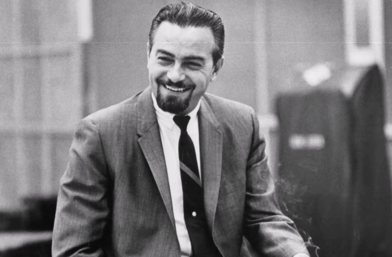 A trilha sonora inicial foi substituída pela versão que conhecemos, composta por Hugo Montenegr e que se tornou inseparável da identidade da série. Um ritmo bem marcante com uma combinação que mistura elementos de jazz e influências de músicas de lounge.