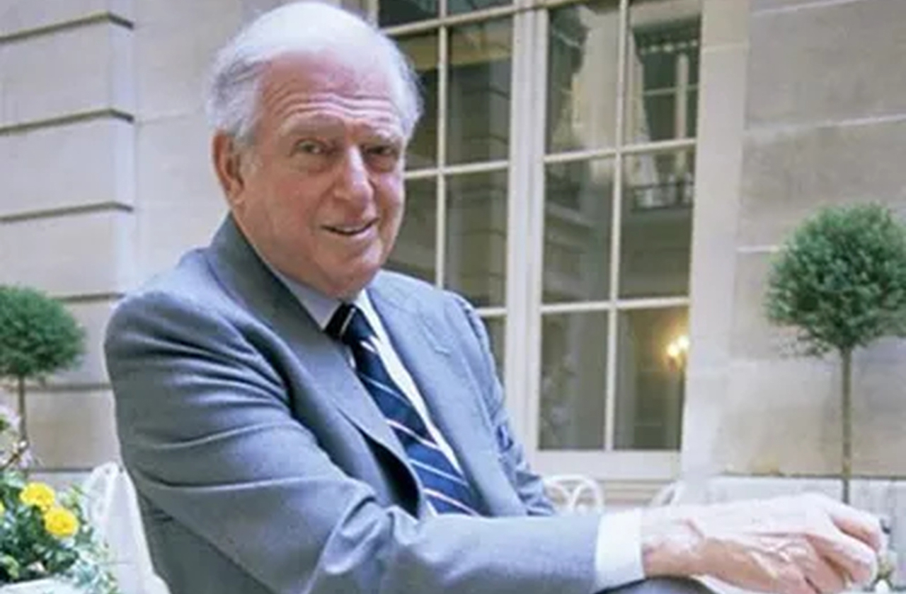 O escritor Sidney Sheldon criou o seriado, que permaneceu no ar por cinco temporadas entre 1965 e 1970, somando 139 episódios, e cuja proposta inicial era competir diretamente com 