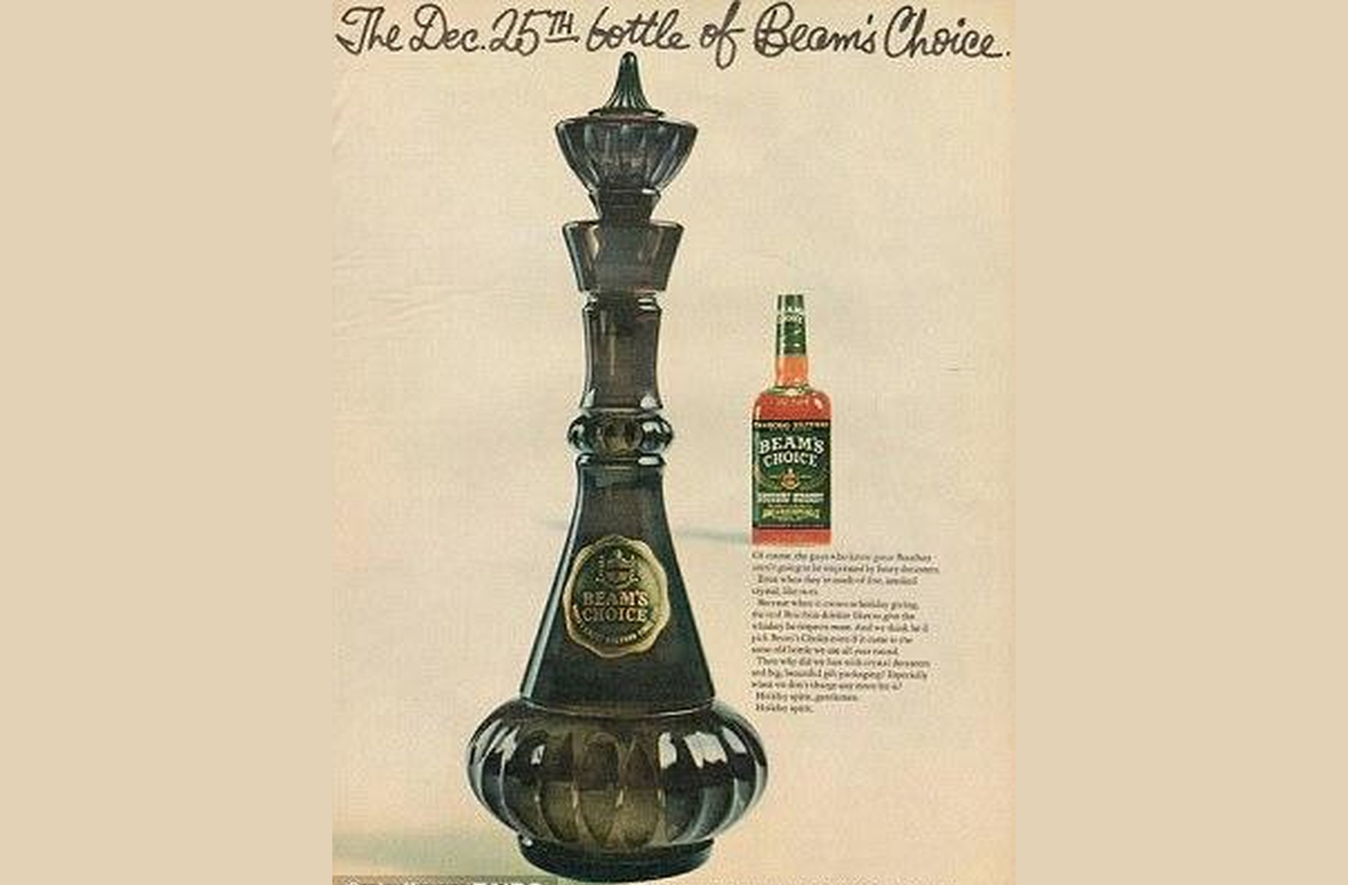 A famosa garrafa de Jeannie era, na verdade, um frasco de licor Jim Beam, estilizado para se tornar um dos objetos mais icônicos da TV. Criado como modelo exclusivo de Natal, foi levado a Sheldon pelo diretor Gene Nelson. Ao longo dos anos, 12 exemplares foram usados, primeiro na cor verde e depois em versões rosa e púrpura.


