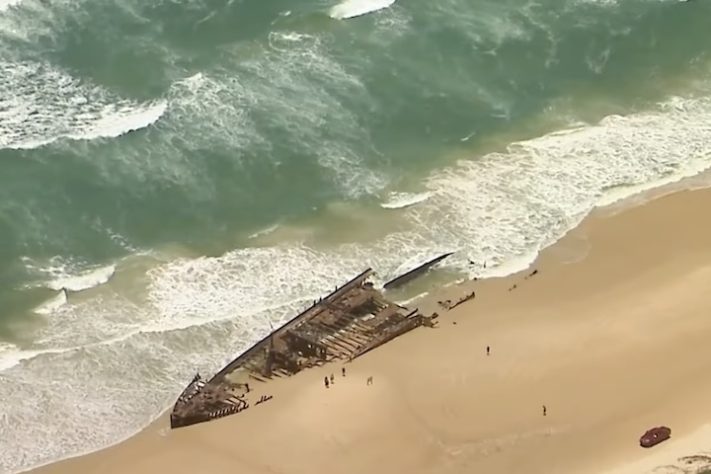 Jovem canadense de 19 anos é encontrada morta em suposto ataque de cães selvagens em praia da Austrália – Reprodução