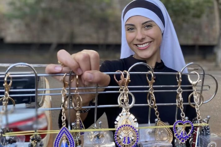 Jovem de Minas Gerais foi apelidada de 'freira mais bonita do mundo' nas redes sociais – Arquivo pessoal/ Kamila Cardoso