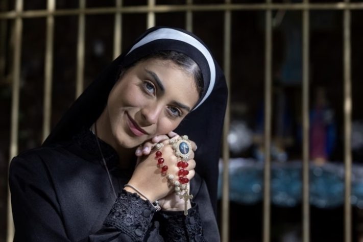 Jovem de Minas Gerais foi apelidada de 'freira mais bonita do mundo' nas redes sociais – Reprodução