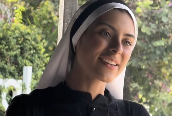 Jovem de Minas Gerais foi apelidada de 'freira mais bonita do mundo' nas redes sociais – Reprodução/Redes Sociais