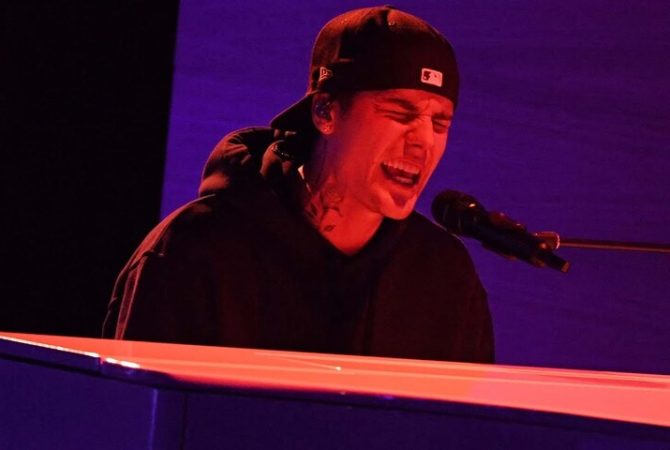 Justin Bieber retorna ao palco do Grammy com quatro indicações