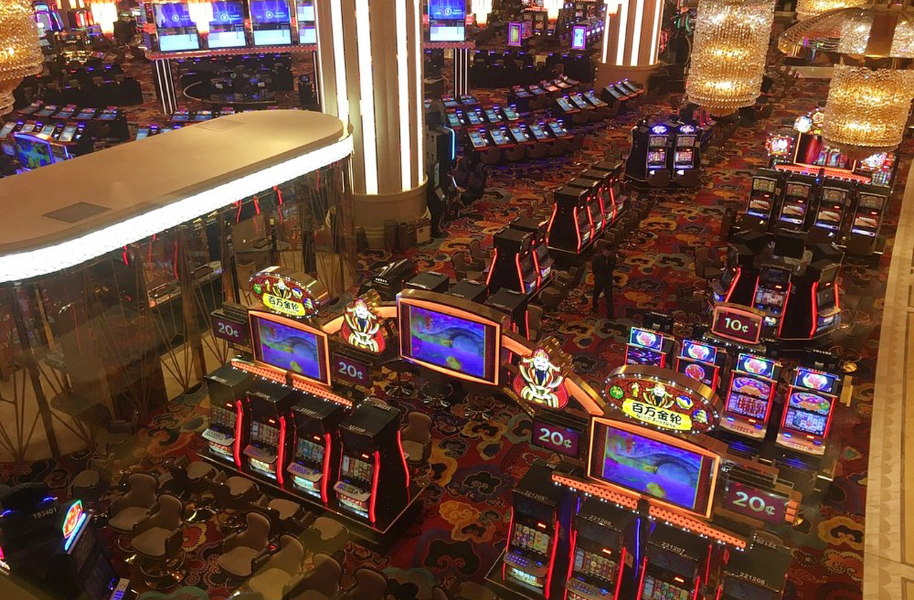 <p>Las Vegas Ã© referÃªncia histÃ³rica, porÃ©m Macau lidera em faturamento. Enquanto os americanos apostan em shows e convenÃ§Ãµes, os chineses focam no jogo. Essa diferenÃ§a estratÃ©gica cria identidades distintas em uma rivalidade marcada por estilos complementares.</p>
