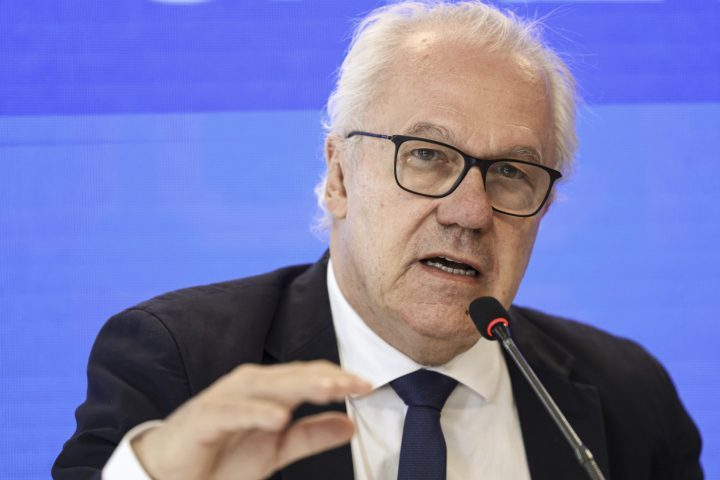 <p>Ao jornal O Globo, o presidente do Inep, Manuel Palacios, declarou que “houve realmente uma inconsistência nesses dados, mas os resultados individualizados tiveram a nota correta e a publicação.”</p>
