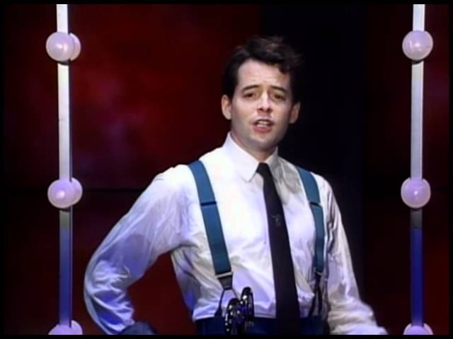 Paralelamente, manteve forte presença na Broadway. Em 1995, venceu seu segundo Tony Award com o musical “Como Ter Sucesso nos Negócios sem se Esforçar Muito”, no qual interpretou J. Pierrepont Finch, um funcionário que ascende rapidamente dentro de uma grande empresa.
