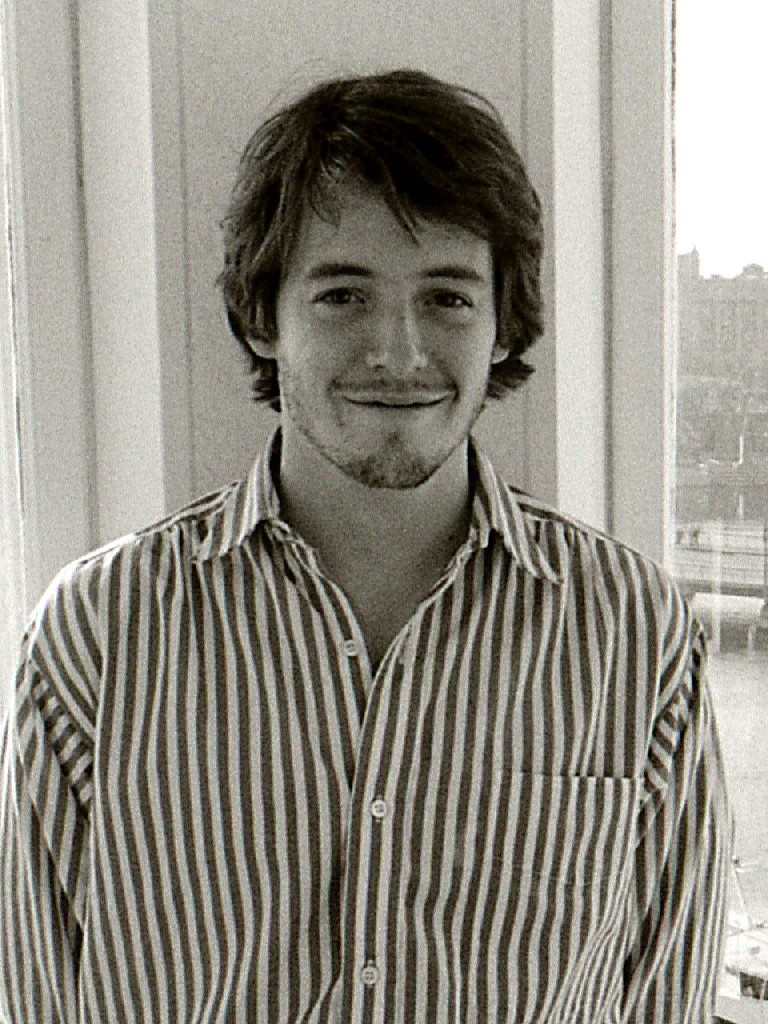 Matthew Broderick nasceu em 21 de março de 1962, em Manhattan, Nova York. Ele é filho do ator James Broderick e da dramaturga e artista Patricia Broderick. Criado em um ambiente artístico, iniciou o contato com a atuação ainda jovem e estudou interpretação em Nova York.

