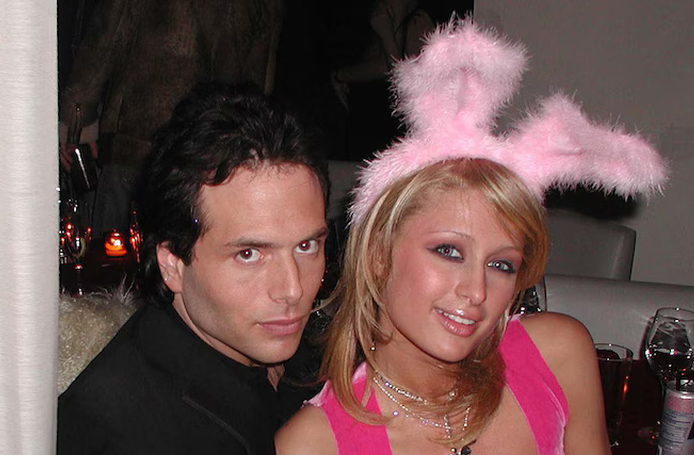 Antes do casamento, teve relacionamentos com figuras como Rick Salomon e Benji Madden, sempre acompanhados de intensa cobertura midiática.
