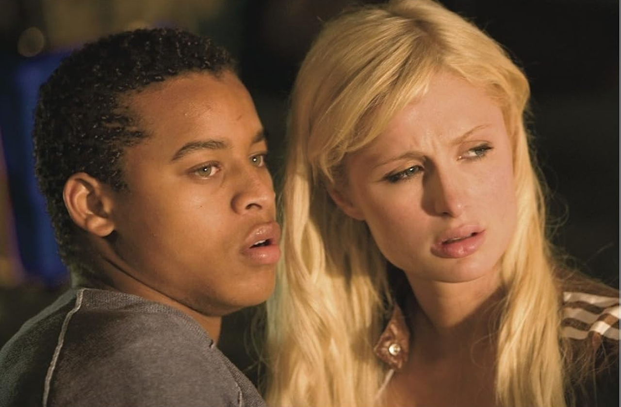 Paris participou de filmes como “House of Wax”, “Zoolander” e “The Hottie and the Nottie”, o que reforçou sua imagem de atriz e, consequentemente, ampliou sua presença em Hollywood mesmo em produções controversas.
