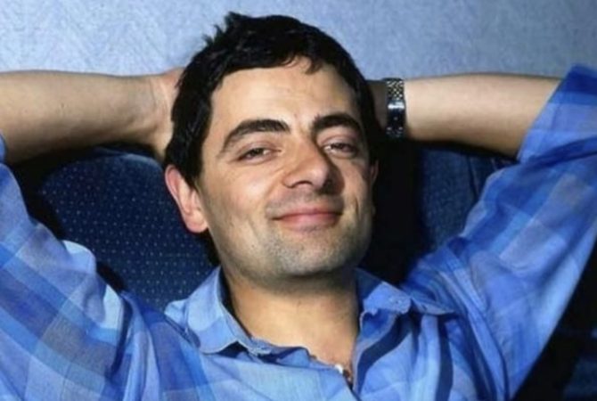 Ator de ‘Mr. Bean’ já pilotou avião para salvar a família de acidente trágico; saiba