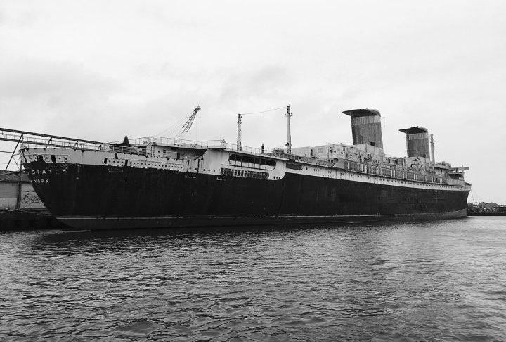 <p>O transatlântico já transportou ícones como Marilyn Monroe, Walt Disney, Salvador Dali e Bill Clinton.</p>
