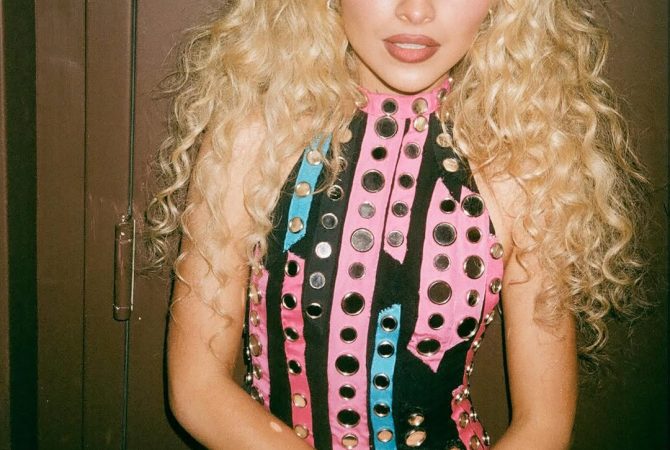 Sabrina Carpenter é uma das atrações do Grammy 2026