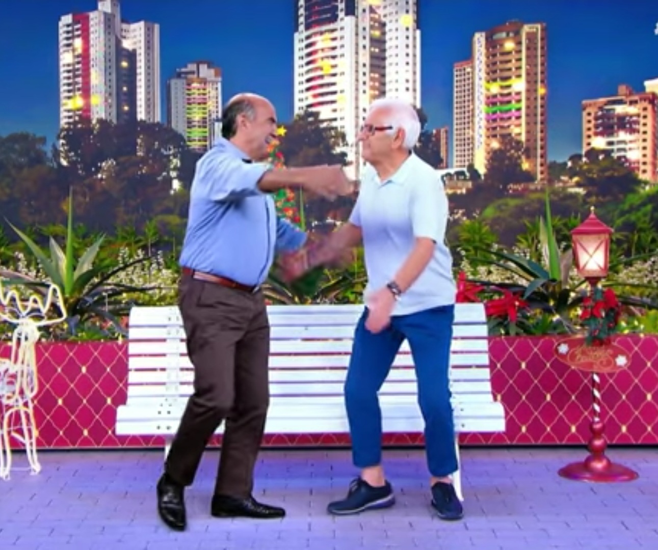 Só que Carlos Alberto está com 89 anos. E o pai dele morreu em 1976. No quadro feito pela IA, um fica ao lado do outro, 