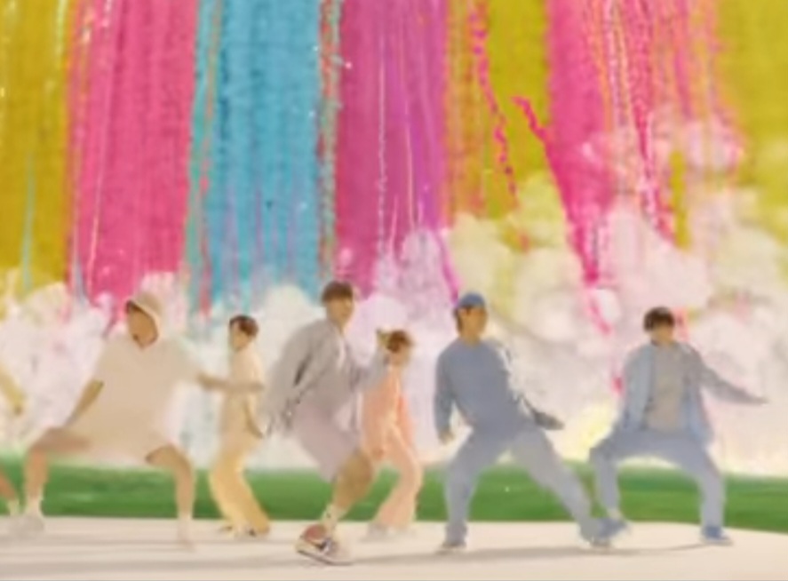 A turnê marca a retomada da banda depois que os 7 integrantes concluíram o serviço militar obrigatório na Coreia do Sul