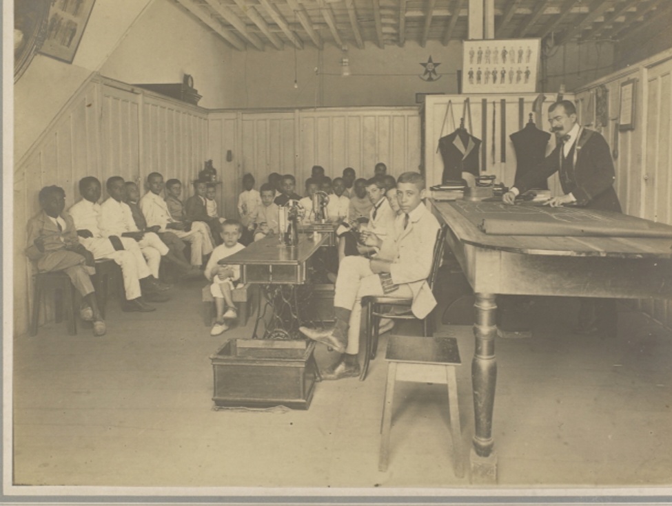 <p>Nilo Peçanha teve uma gestão breve, mas significativa, investindo em educação técnica e ampliando o acesso à instrução profissional, especialmente com a criação das Escolas de Aprendizes Artífices.</p>
