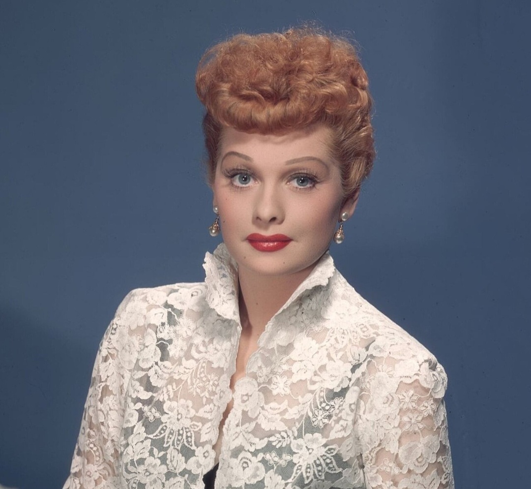 <p>Lucille Ball – Nova York, 6/8/1911 — Uniu carisma, timing impecável e força dramática, tornando-se rainha da TV e do cinema cômico. Imortalizada em “I Love Lucy”. Morreu em 1989, aos 77 anos.</p>
