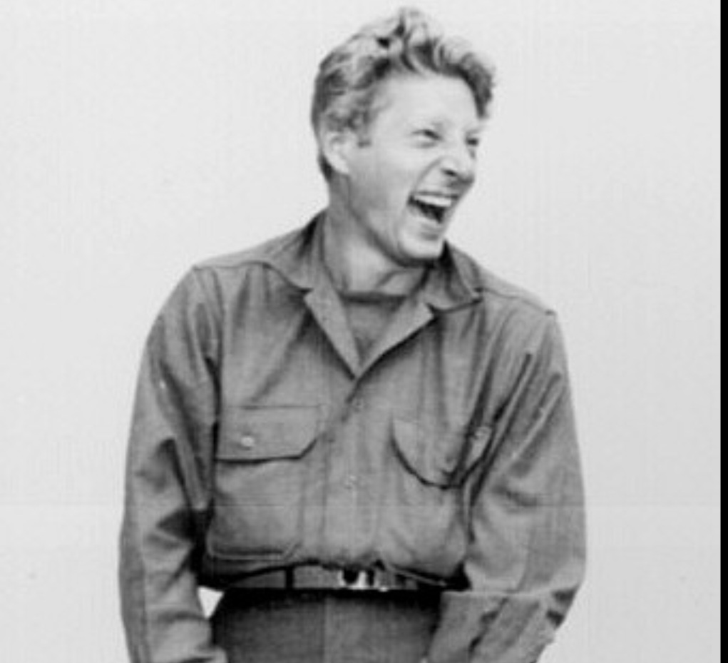 <p>Danny Kaye – Nova York, 18/1/1911 — Versátil, uniu canto, dança e humor acelerado em números brilhantes. Ganhou destaque com “O Homem da Má Sorte”. Morreu em 1987, aos 76 anos.</p>
