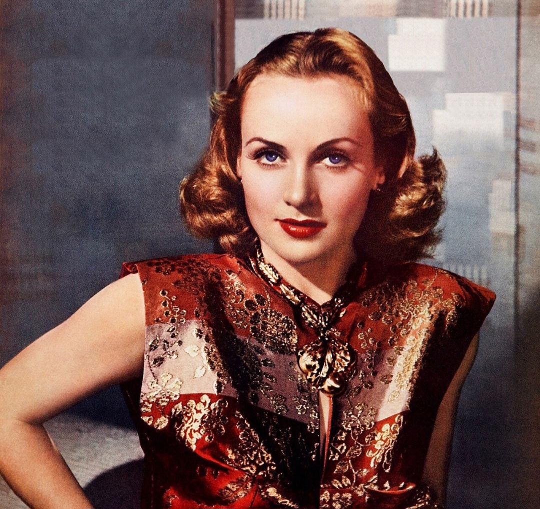 <p>Carole Lombard – Indiana, 6/10/1908 — Estrela da screwball comedy, combinou sofisticação e humor rápido. Brilhou em “Jejum de Amor”. Morreu em 1942, aos 33 anos.</p>
