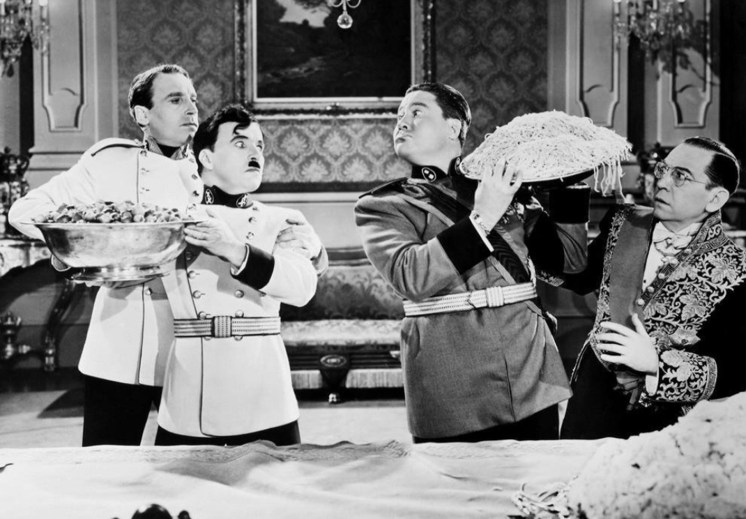 <p>Ao combinar sátira, improviso e gestual expressivo, esses artistas moldaram gerações e deixaram obras que continuam frescas décadas depois. São nomes que definiram o que o mundo entende como comédia cinematográfica.</p>
