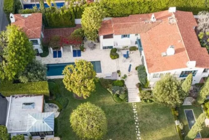 Recém-casada e com mansão: Selena Gomez chega em alta ao Grammy