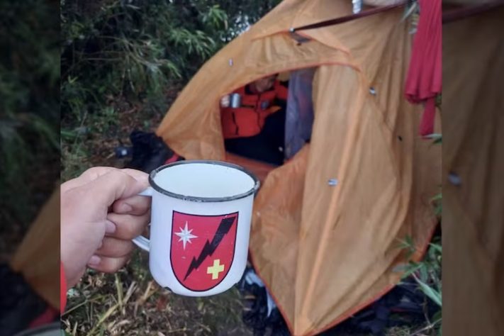 Socorristas passam a noite de Natal com jovem que ficou com a 'coluna travada' no Pico Paraná – Divulgação/Corpo de Bombeiros