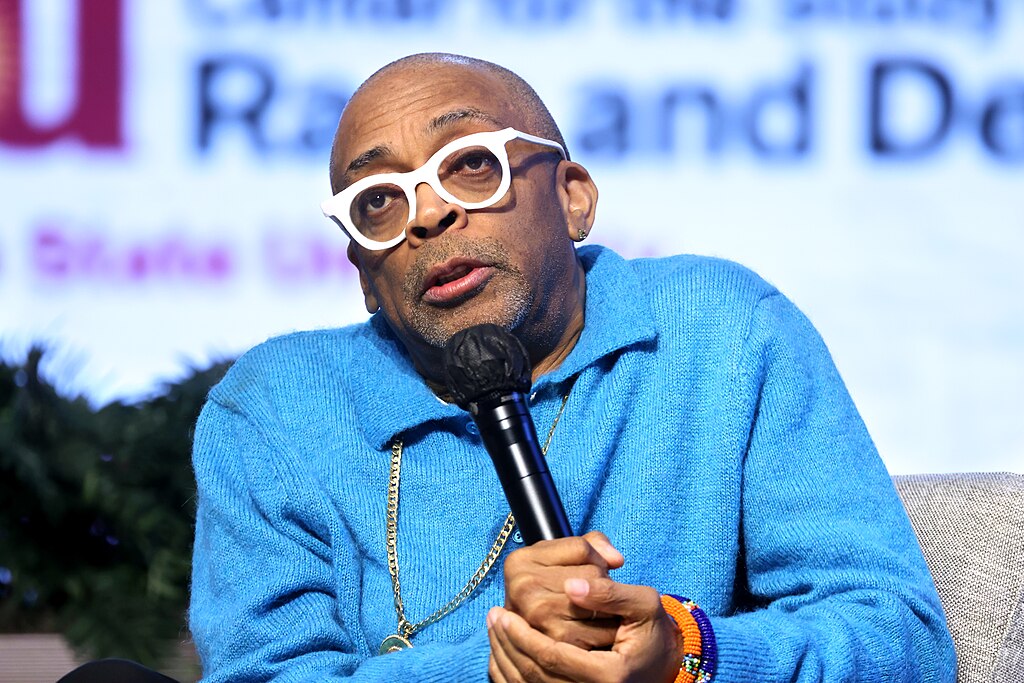 Spike Lee lecionou cinema em Harvard em 1991 e passou a integrar o corpo docente da Tisch School of the Arts, da Universidade de Nova York, em 1993. Em 2002, foi nomeado diretor artístico da escola e, posteriormente, tornou-se professor titular da instituição.
