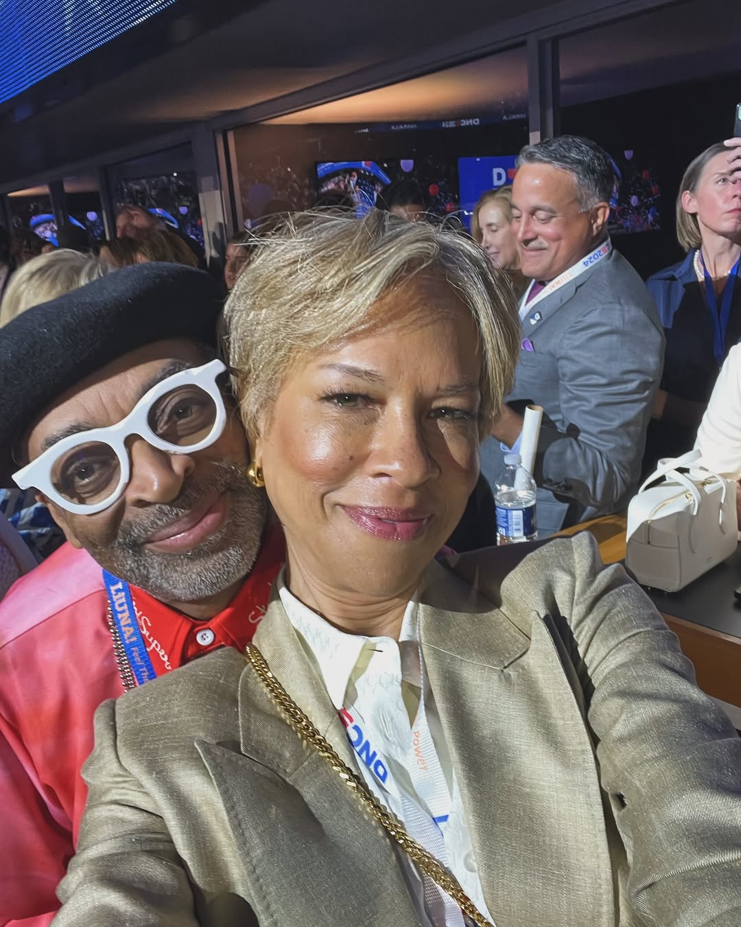 Spike Lee é casado desde 1993 com Tonya Lewis Lee. O casal tem dois filhos, Satchel Lee e Jackson Lee.
