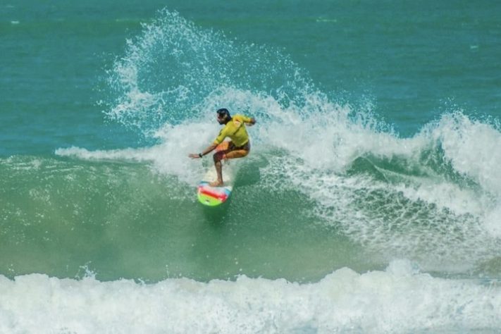 Surfista em Macaraípe, Porto de Galinhas, Pernambuco – Divulgação/Governo de Pernambuco