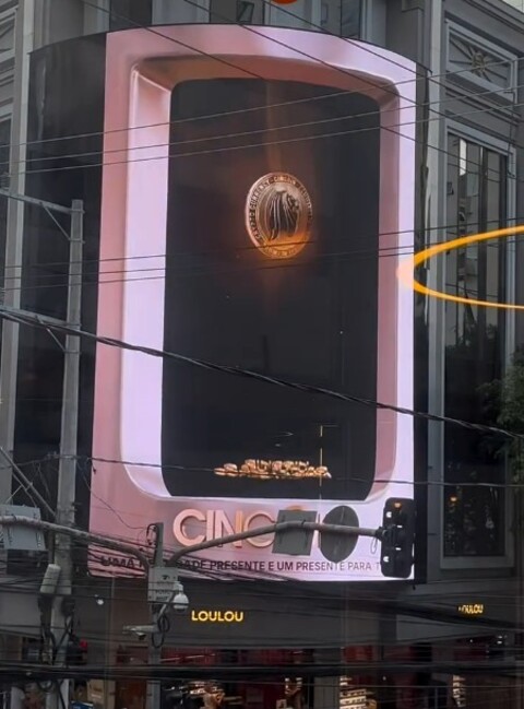 <p>O investimento total foi de R$ 50 milhÃµes. O telÃ£o funcionarÃ¡ 24 horas, exibindo anÃºncios e conteÃºdos interativos, alÃ©m de mensagens personalizadas. A prefeitura afirmou que o projeto estÃ¡ regular, apesar das crÃ­ticas iniciais sobre possÃ­vel poluiÃ§Ã£o visual.</p>
