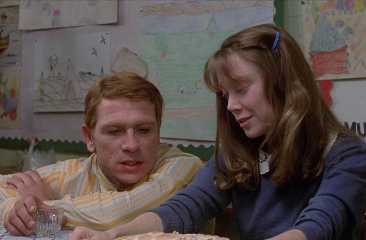 <p>Nos anos 1980, Jones participou de filmes marcantes como “Coal Miner’s Daughter”, onde interpretou o marido da cantora Loretta Lynn. O papel lhe rendeu elogios da crítica e ampliou sua popularidade. Ao ver sua carreira ganhando consistência, consolidou presença em Hollywood.</p>
