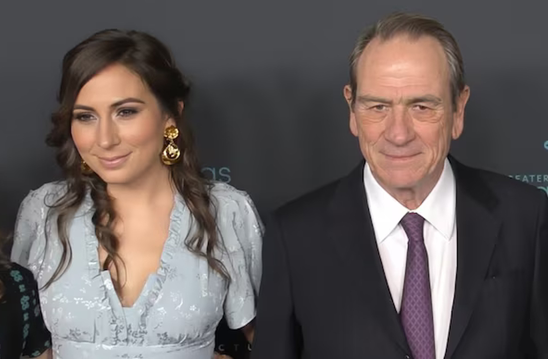 <p>Victoria construiu uma trajetória como atriz, com participações em filmes dirigidos ou protagonizados pelo pai. Ela estreou no cinema em “MIB: Homens de Preto 2” (2002), em cena que incluía o próprio Tommy. Ela também atuou em “Três Enterros” (2005) e “Dívida de Honra” (2014).</p>
