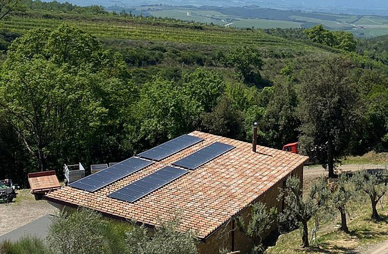 <p>O turismo no Vale de Orcia busca preservar o equilíbrio entre visitantes e moradores. Projetos de sustentabilidade incentivam práticas agrícolas responsáveis ao mesmo tempo em que há incentivo ao consumo de produtos locais.</p>
