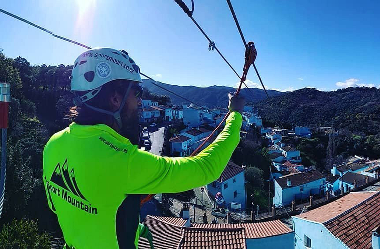 <p>O Parque de Aventuras, com tirolesa e atividades para crianças, garante diversão em nível máximo e amplia o público familiar.</p>
