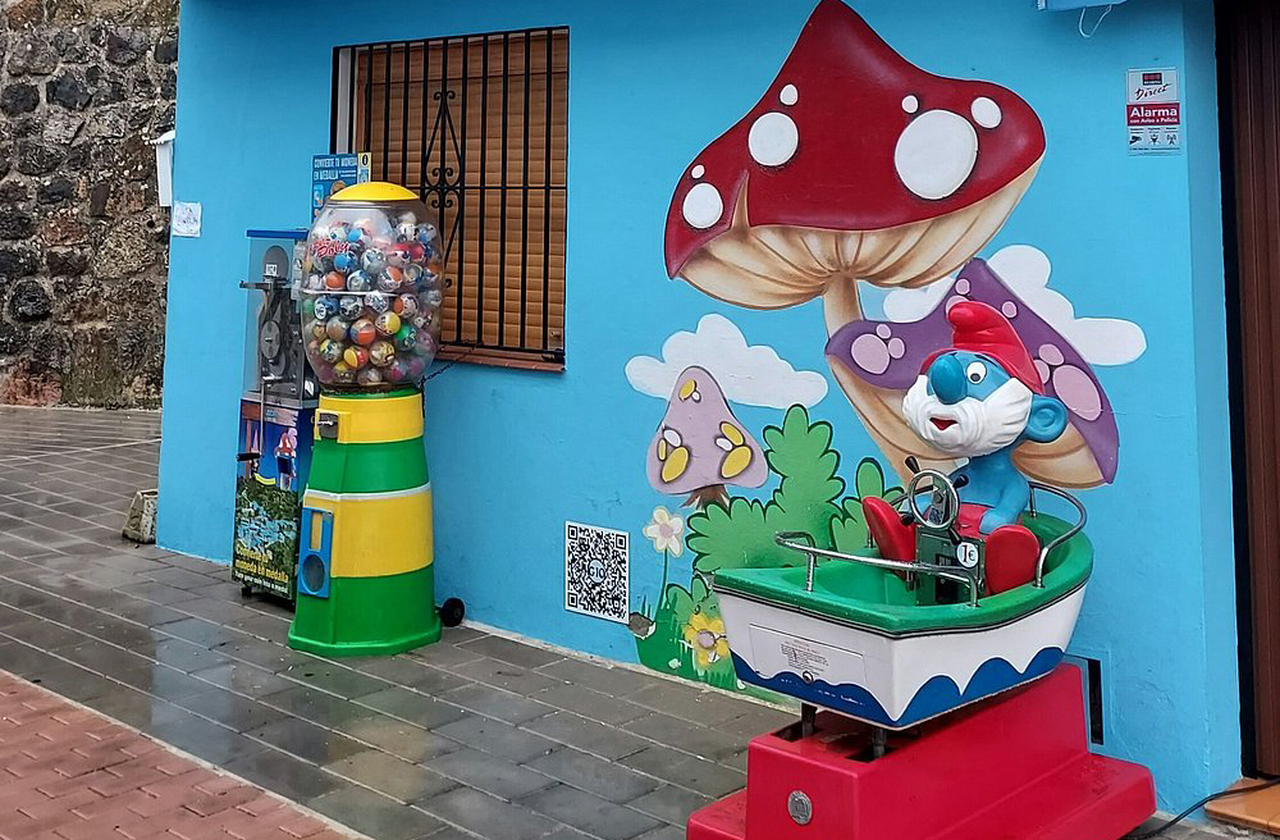 <p>A promessa inicial era simples: após o evento, tudo seria retingido de branco, devolvendo à vila sua aparência tradicional. No entanto, o impacto turístico foi tão grande que os moradores reconsideraram.</p>
