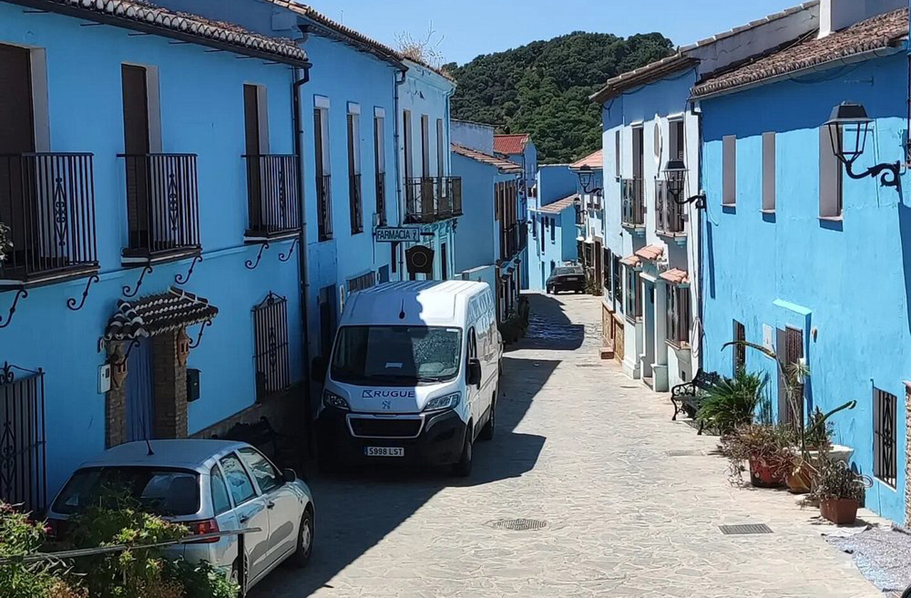 <p>Diante desse sucesso inesperado, os moradores participaram de um referendo e decidiram manter a cor azul, rompendo com séculos de tradição dos “pueblos blancos”.</p>
