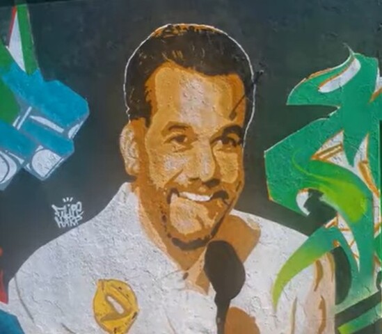 <p>A obra é assinada pelo artista Filipe Harp, o mesmo que criou um mural em celebração à vitória de Fernanda Torres na premiação. A conquista de Moura marcou um feito inédito, já que ele se tornou o primeiro brasileiro a vencer na categoria.</p>
