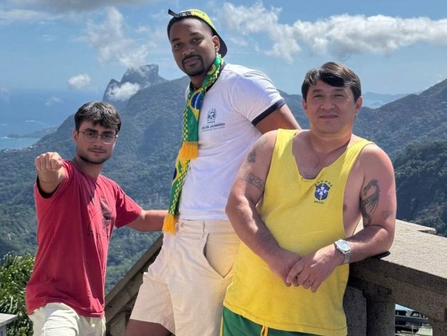 “Hahahahah a diferença é que você canta. Harry precisa de dublê kkkkkkk”, brincou outro. “O Harry depois que conheceu as praias brasileiras não quer mais nem saber da escola de magia”, disse um terceiro.