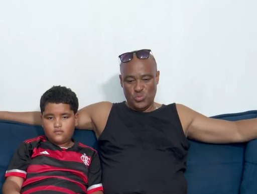 O menino relatou que, durante as horas à deriva, estava muito escuro e ele ficou com medo, achando que ninguém conseguiria ajudá-lo na água agitada.  