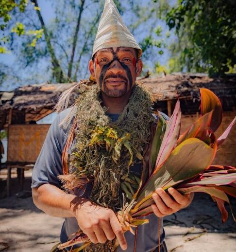 <p>Em cada cenário, Will Smith acompanha estudos científicos, conversa com pesquisadores e interage com comunidades que vivem em ambientes extremos.</p>
