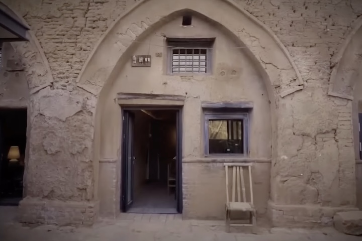 Enquanto no inverno as temperaturas externas podem chegar a -20°C, o interior da caverna permanece naturalmente em torno de 10°C a 15°C.