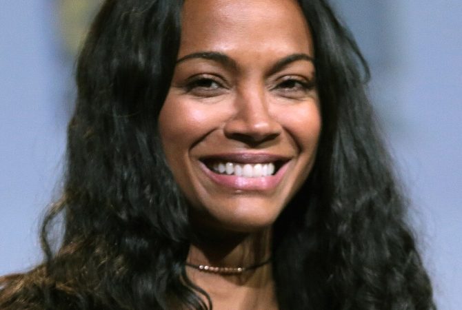 Zoe Saldaña se torna a segunda atriz mais lucrativa da história