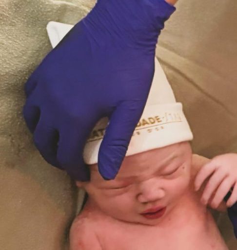 <p>A chegada da bebê foi compartilhada nas redes sociais por meio de um carrossel de imagens que mostra a criança nos braços dos pais e momentos do parto, realizado na Maternidade São Luiz Star, em São Paulo. Na legenda, Nattan escreveu: “O dia que será pra sempre”.</p>
