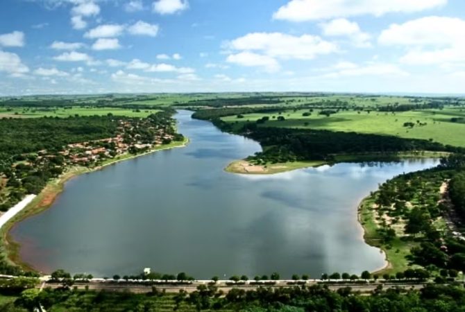Menino perde parte do dedo após ataque de piranha