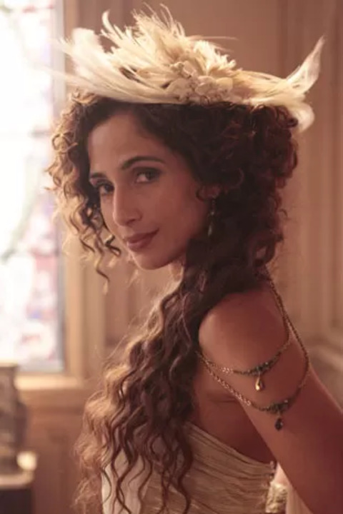 <p>A novela foi escrita por Cláudia Lage e João Ximenes Braga, dirigida por Vinícius Coimbra, e estrelada por Camila Pitanga, Lázaro Ramos e Marjorie Estiano.</p>
